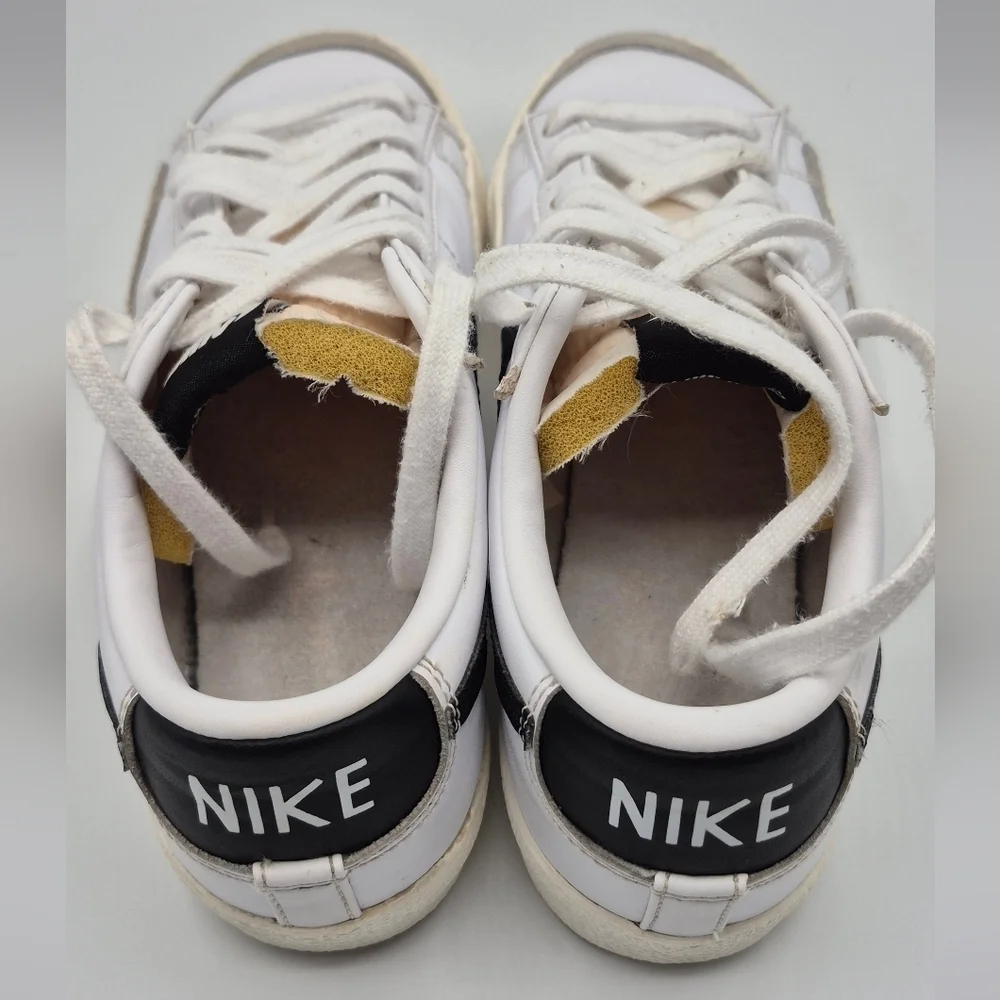 Nike Men's White and Gray Sneakers
